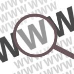 Pessoa trabalhando em um laptop, destacando a segurança e a eficácia do uso de email profissional no marketing.