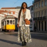 Angolanos em Portugal reunidos, abordando as implicações da Nova Lei de Estrangeiros.