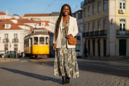 Angolanos em Portugal reunidos, abordando as implicações da Nova Lei de Estrangeiros.