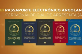 Passaporte Eletrónico Angolano aberto, exibindo o chip de segurança e um fundo digital com ícones de tecnologia e agendamento.