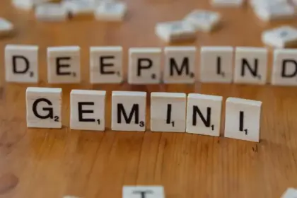 Google Gemini ganha Assistência Proativa para analisar ecrã e notificações em tempo real