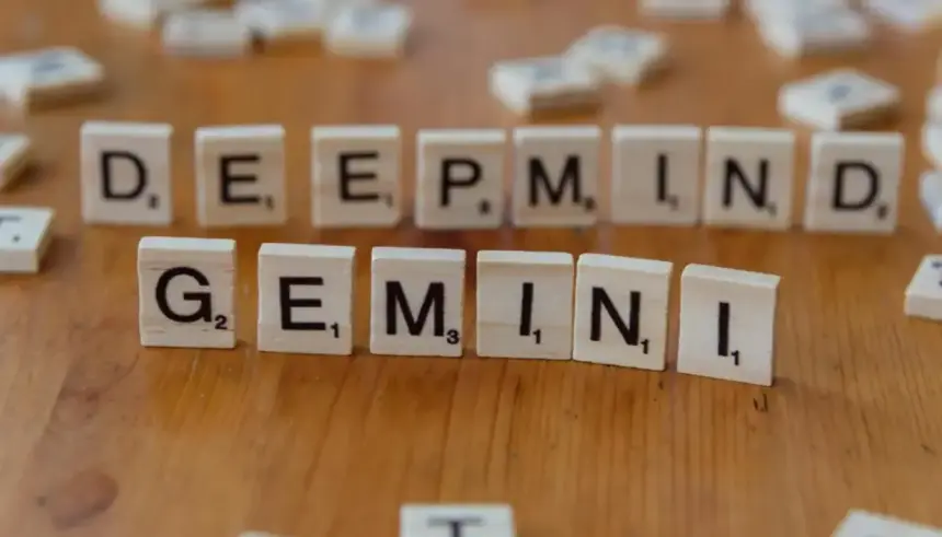 Google Gemini ganha Assistência Proativa para analisar ecrã e notificações em tempo real