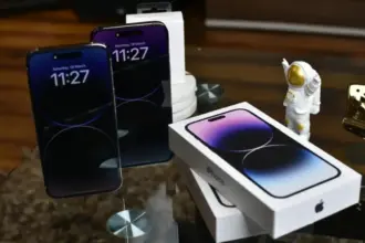 iPhone 17 Pro Max lidera teste de autonomia de bateria em 35 smartphones de 2025