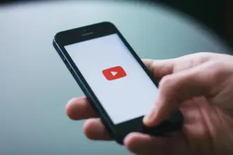 YouTube libera Picture-in-Picture para todos os utilizadores gratuitos em Android e iOS