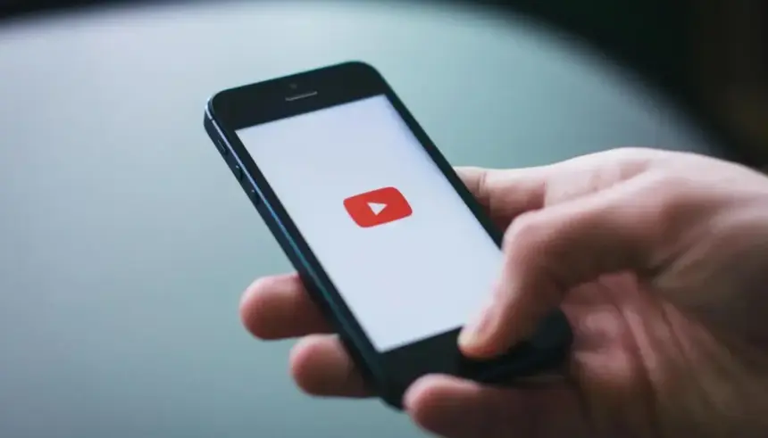 YouTube libera Picture-in-Picture para todos os utilizadores gratuitos em Android e iOS