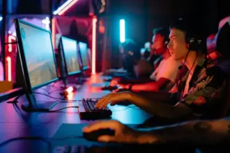 Samsung lança primeiro monitor gamer 6K Odyssey G8 na Europa por 1499 euros