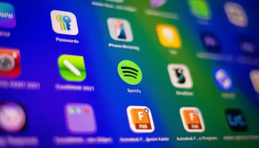 Spotify lança selo de verificação para artistas reais contra proliferação de IA na música